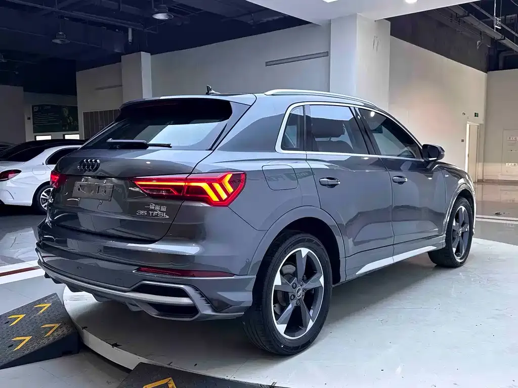 Audi Q3 — фото 10