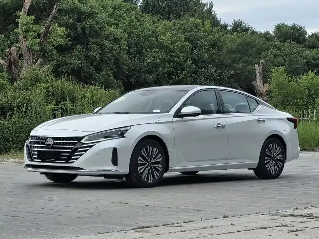 Nissan Teana — фото 1