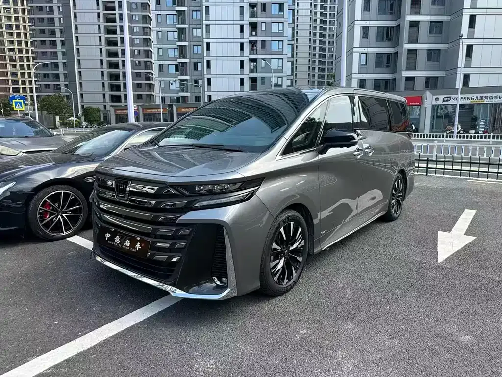 Toyota Vellfire — фото 1