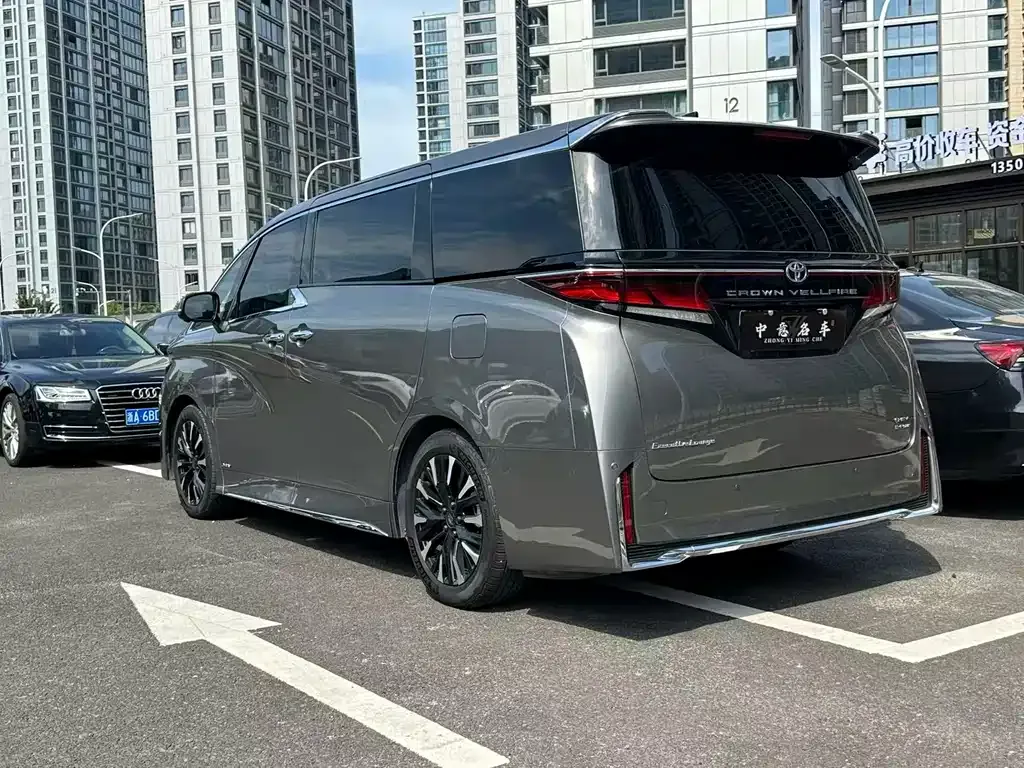 Toyota Vellfire — фото 8