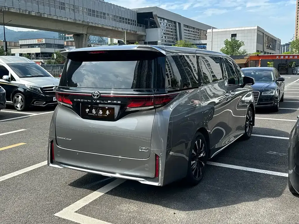 Toyota Vellfire — фото 4