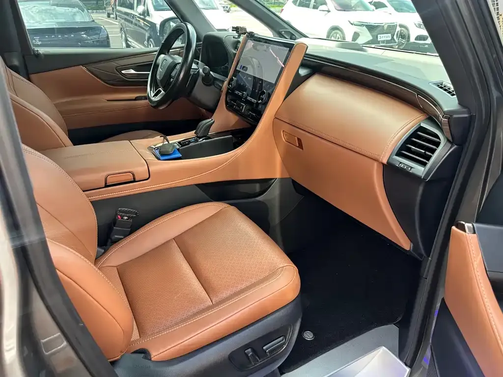 Toyota Vellfire — фото 3