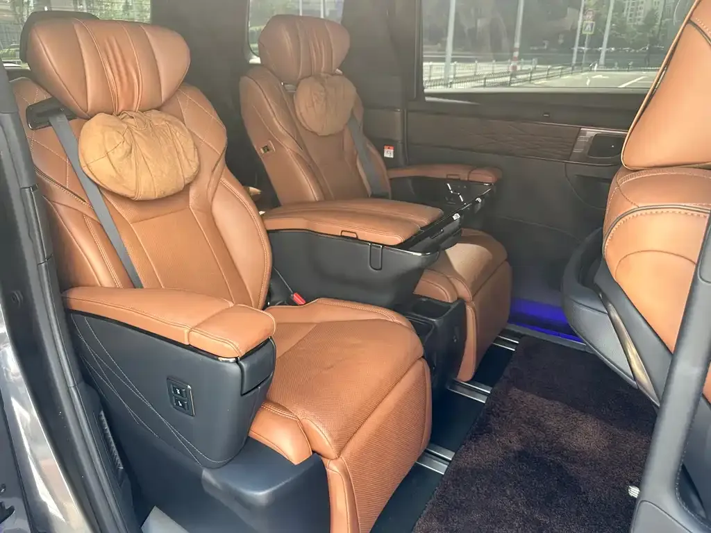 Toyota Vellfire — фото 7