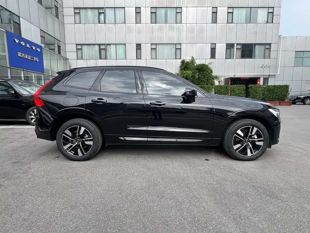 Volvo XC60 — фото 10