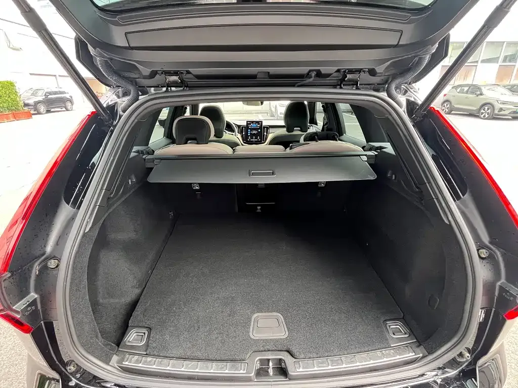 Volvo XC60 — фото 7