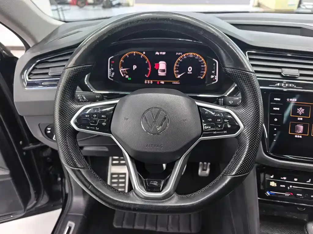 Volkswagen Tiguan X — фото 9