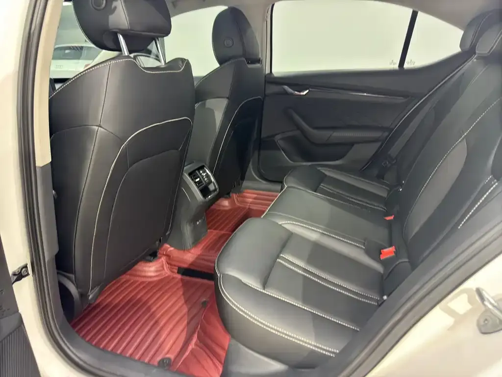 Skoda Octavia — фото 10