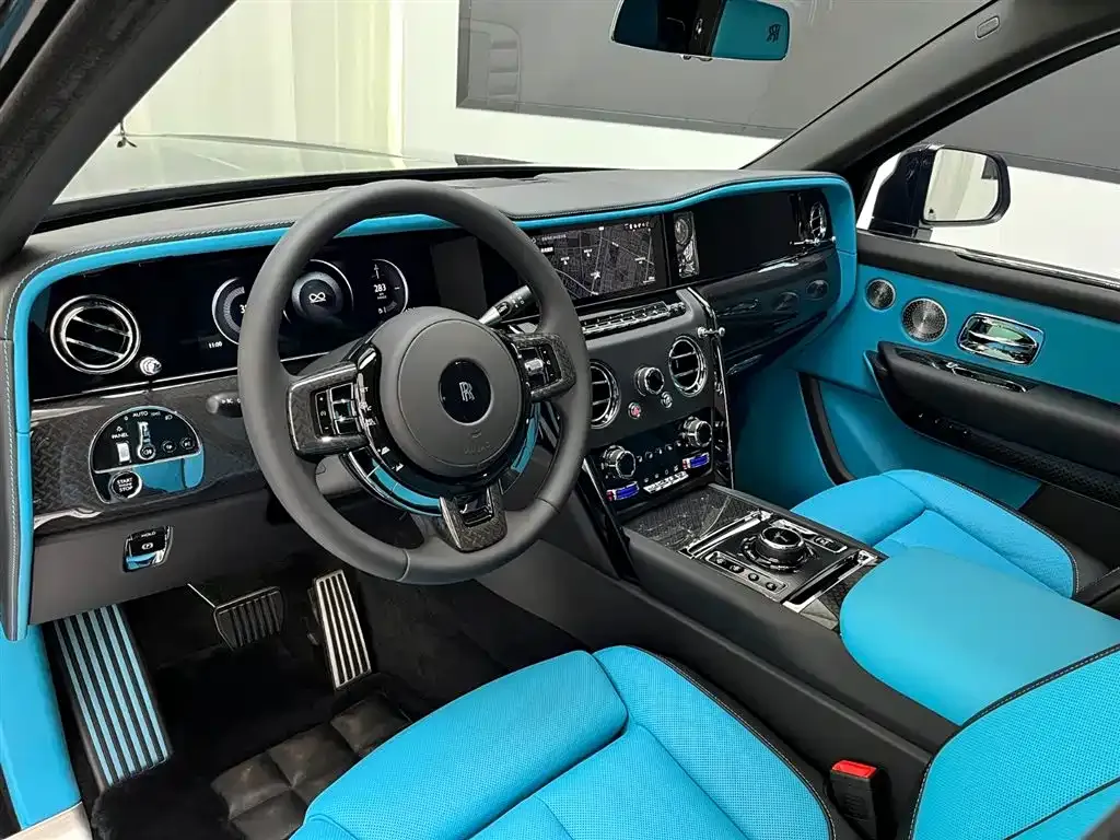 Rolls-Royce Cullinan — фото 10