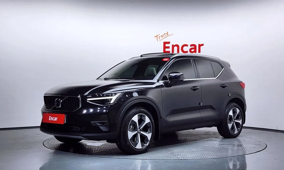 Volvo XC40 — фото 1