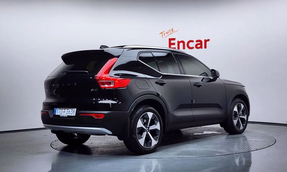 Volvo XC40 — фото 4