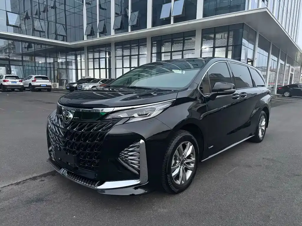 Toyota Sienna — фото 1