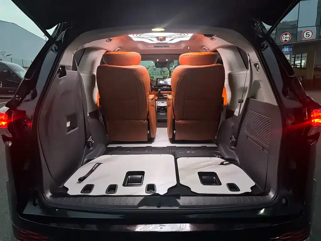 Toyota Sienna — фото 9