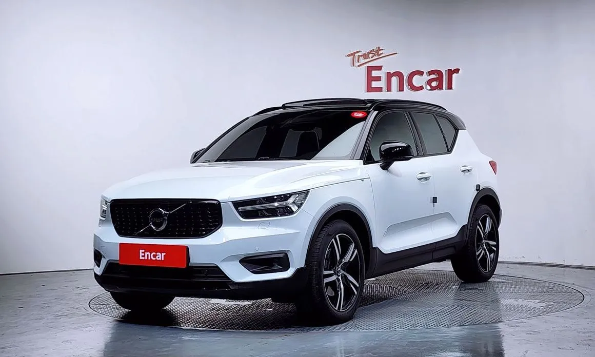 Volvo XC40 — фото 1