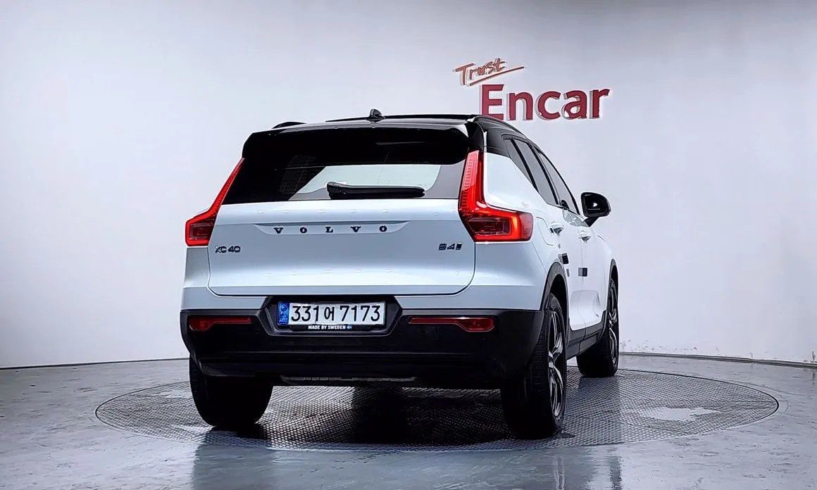 Volvo XC40 — фото 5
