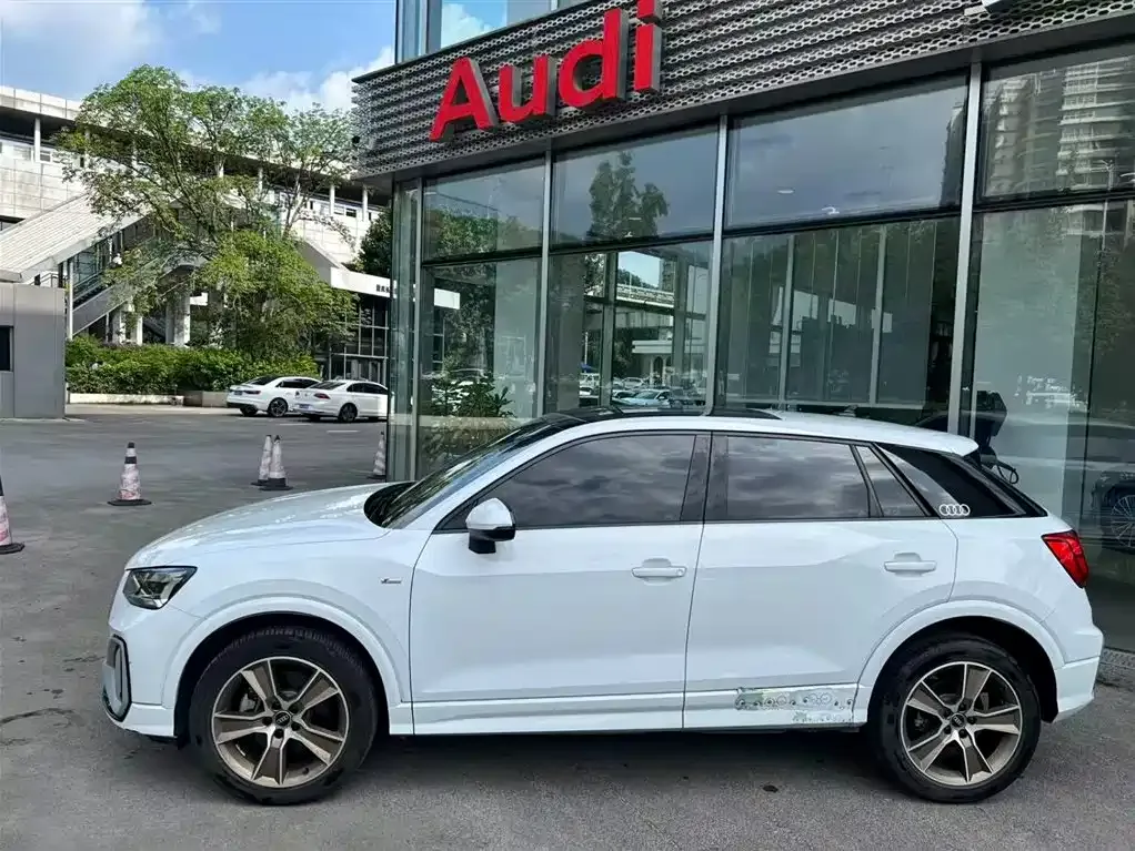Audi Q2L — фото 5