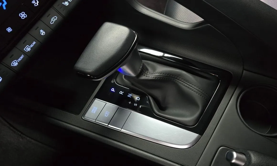 Hyundai AVANTE 2023 из KR, фото 2