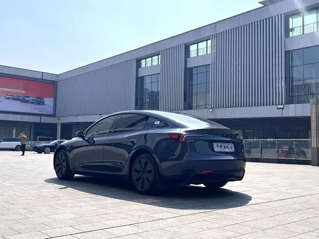 Tesla Model 3 — фото 2