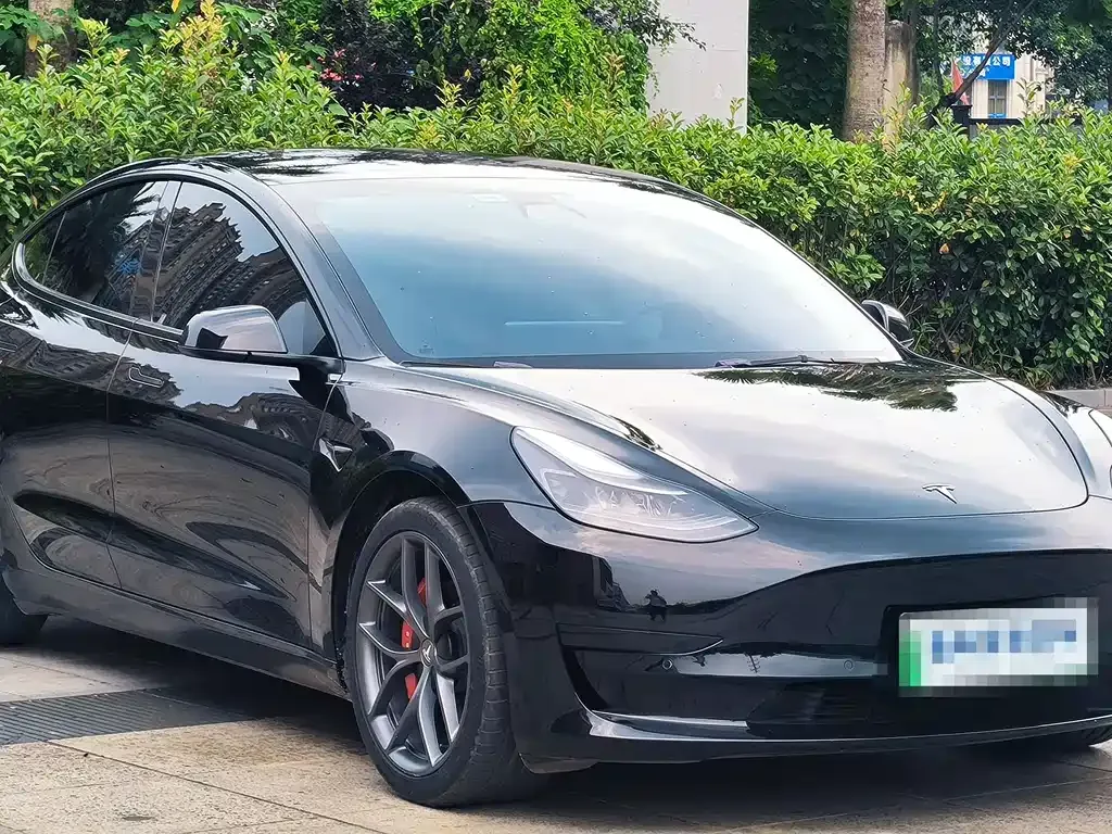 Tesla Model 3 — фото 9