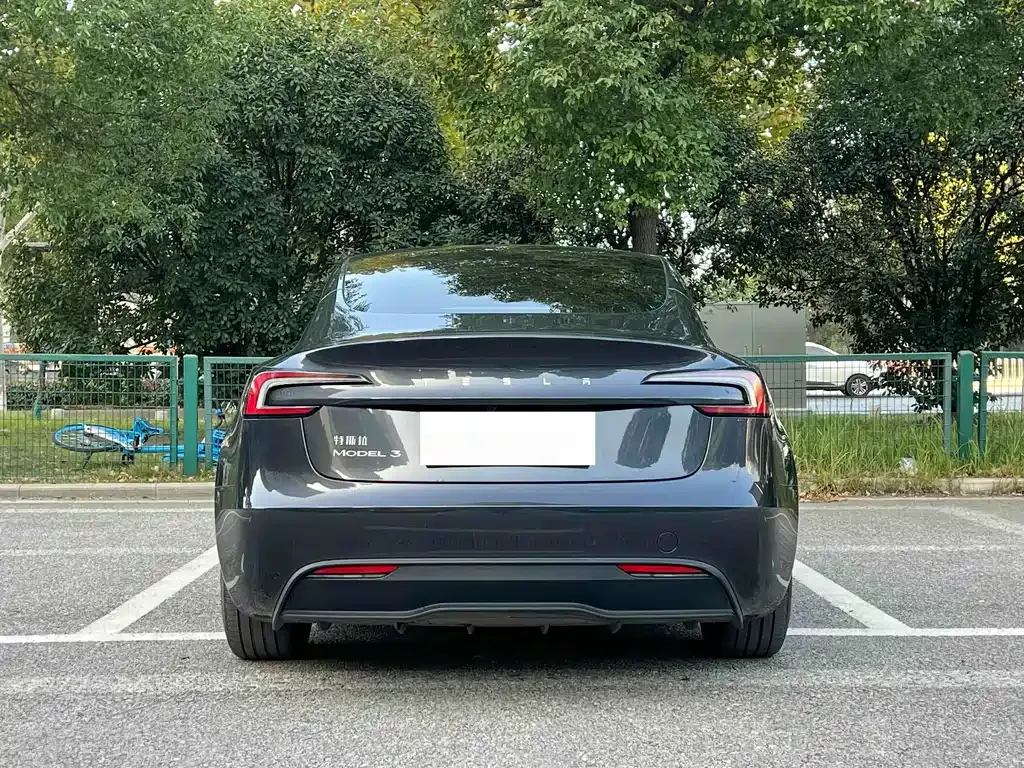 Tesla Model 3 — фото 5