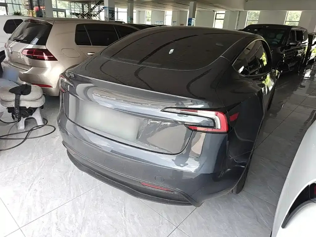 Tesla Model 3 — фото 7