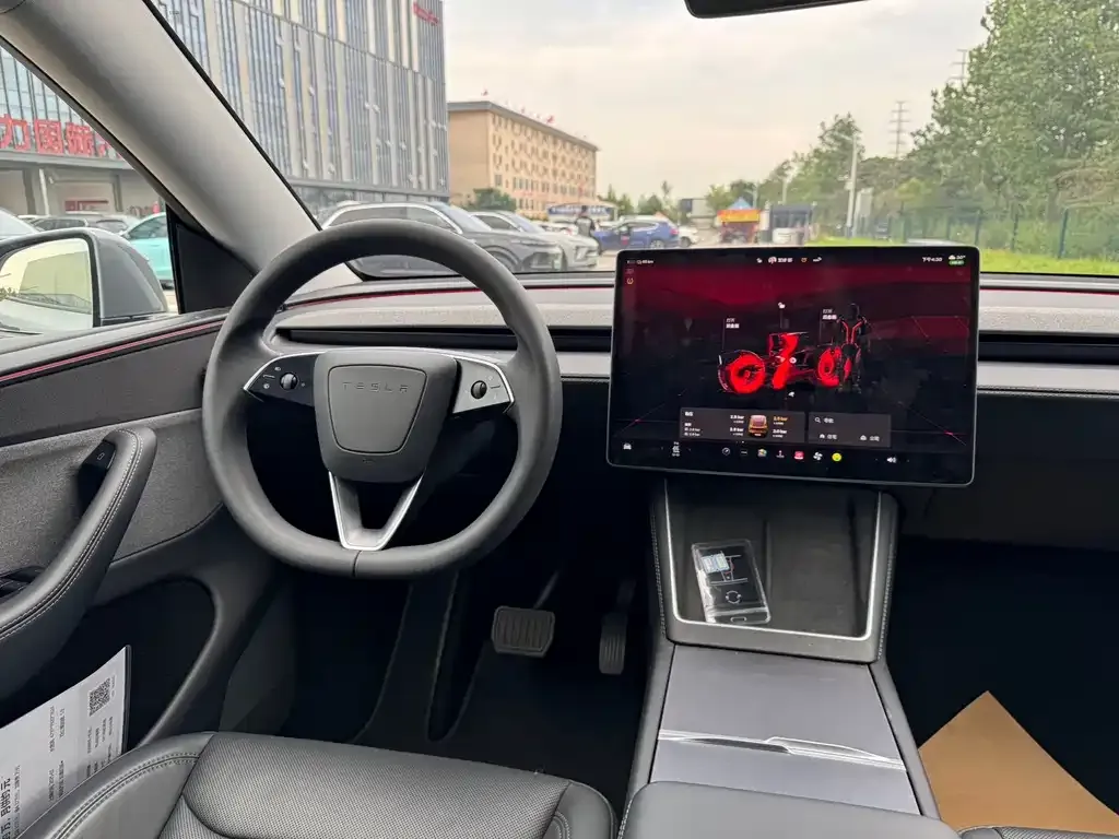 Tesla Model Y — фото 8