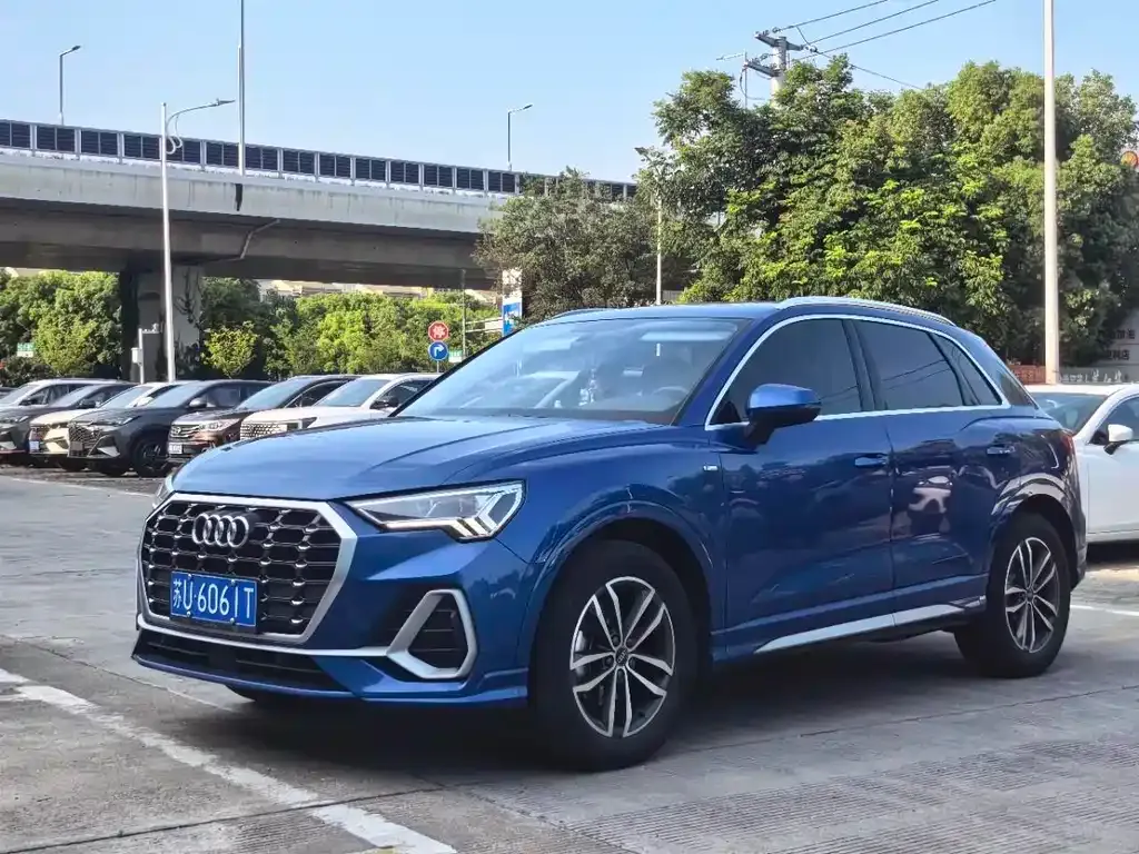 Audi Q3 — фото 1