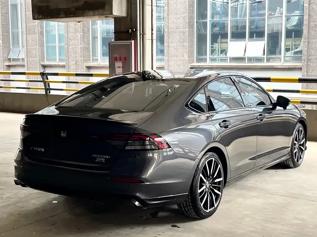 Honda Accord — фото 9