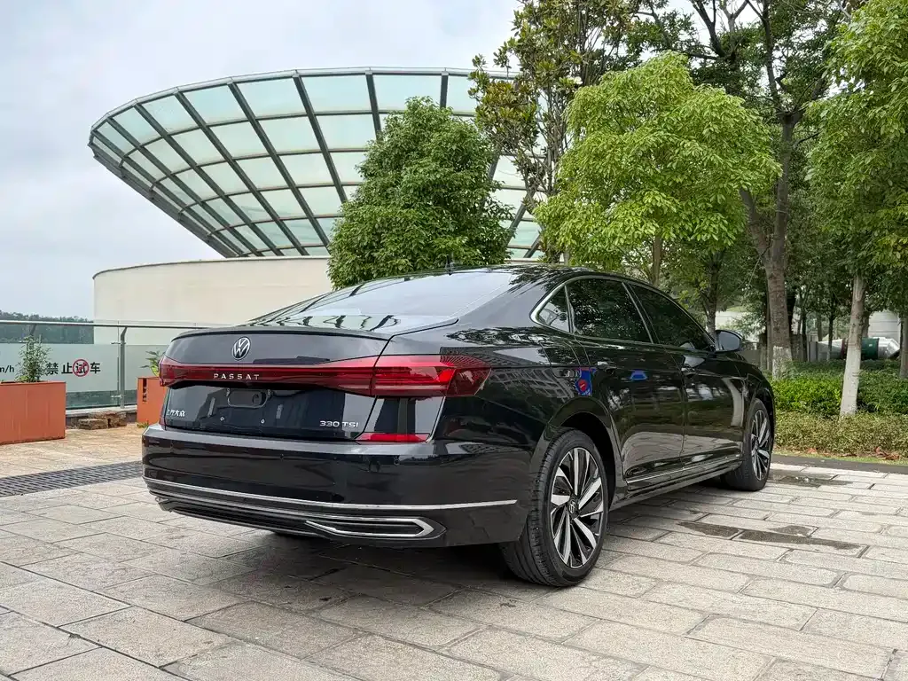 Volkswagen Passat — фото 7