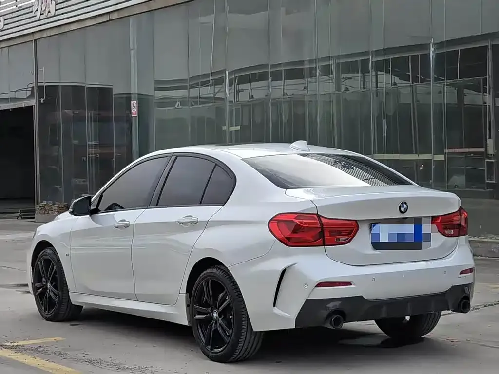 BMW 1 Series 2023 из CN, фото 3