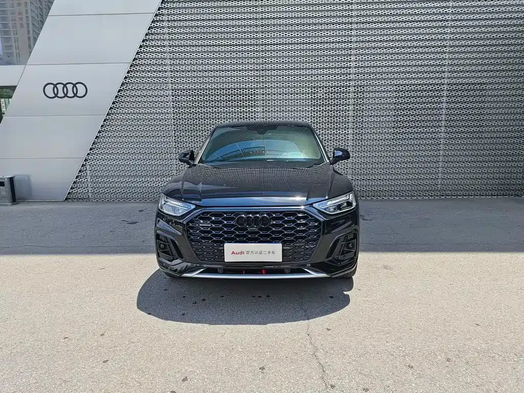 Audi Q5L Sportback — фото 1