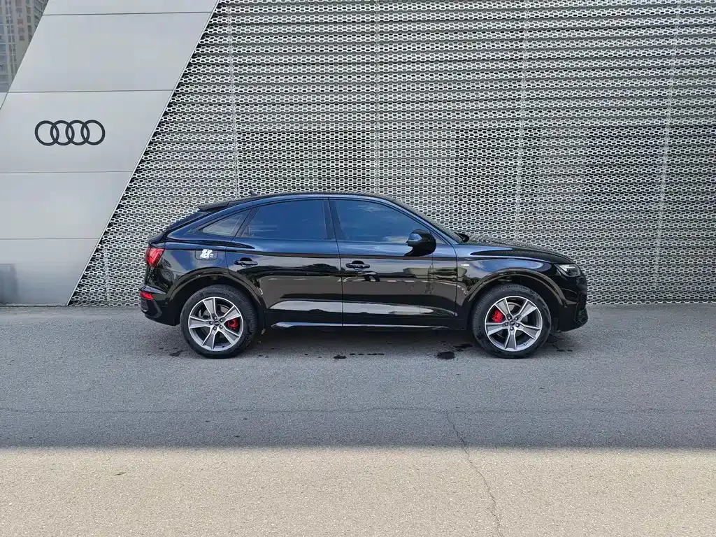 Audi Q5L Sportback — фото 9