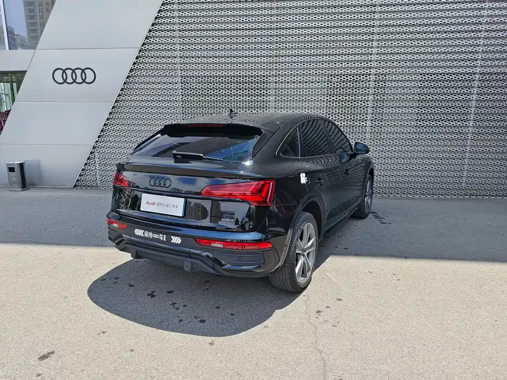 Audi Q5L Sportback — фото 7