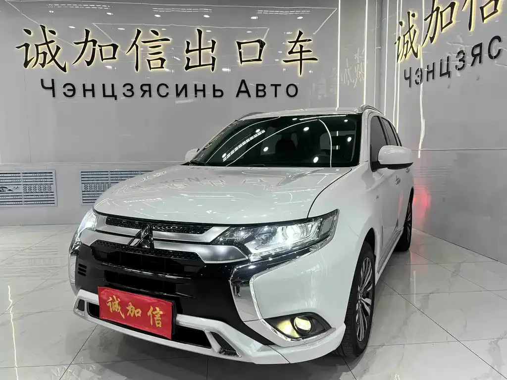 Mitsubishi Outlander — фото 1