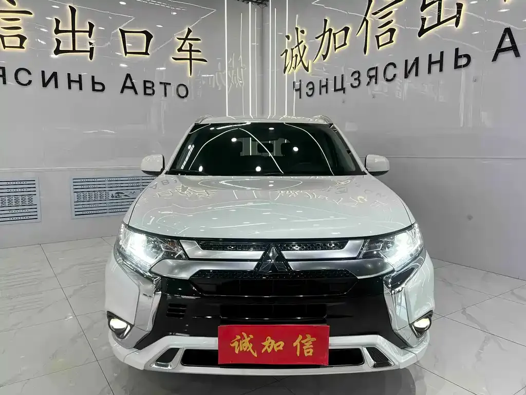 Mitsubishi Outlander — фото 2