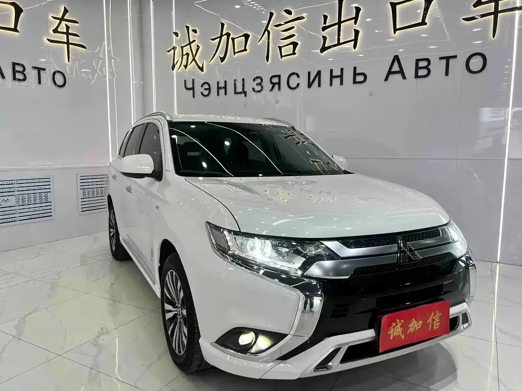 Mitsubishi Outlander — фото 7