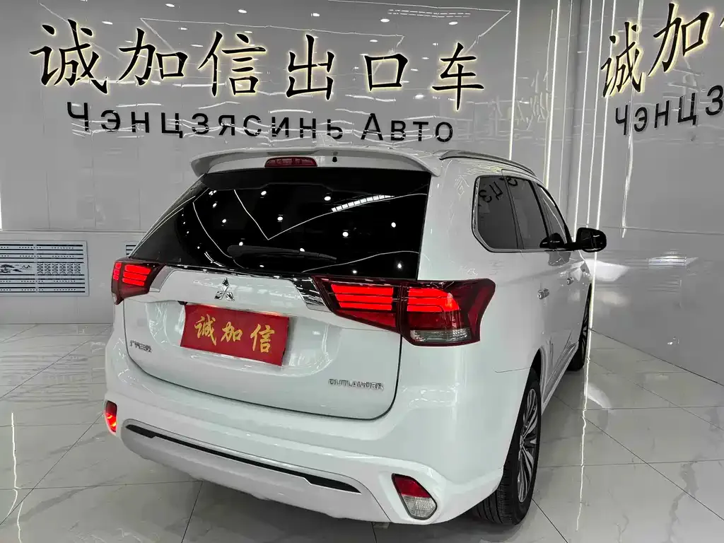 Mitsubishi Outlander — фото 3