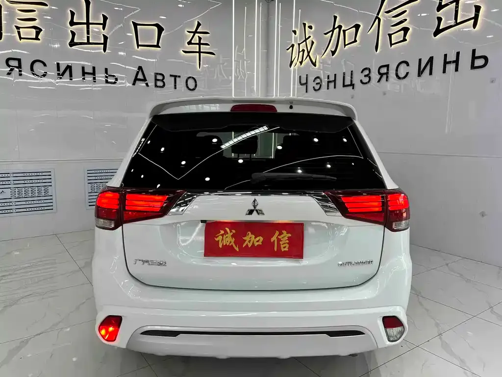 Mitsubishi Outlander — фото 4