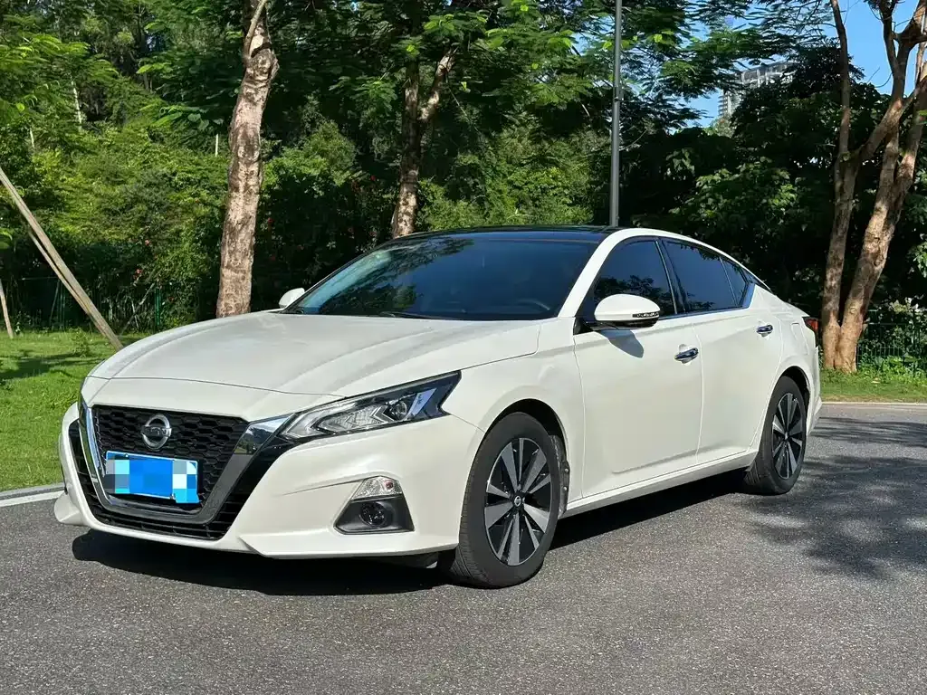 Nissan Teana — фото 1