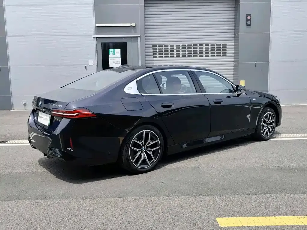 BMW i5 — фото 10