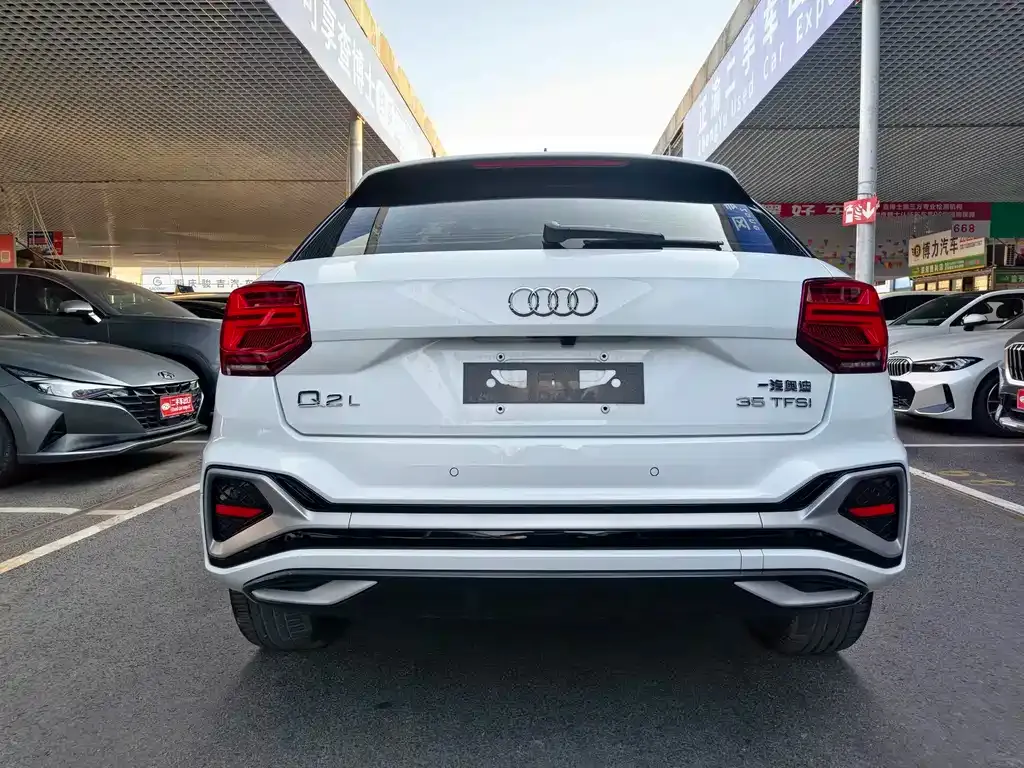 Audi Q2L — фото 9