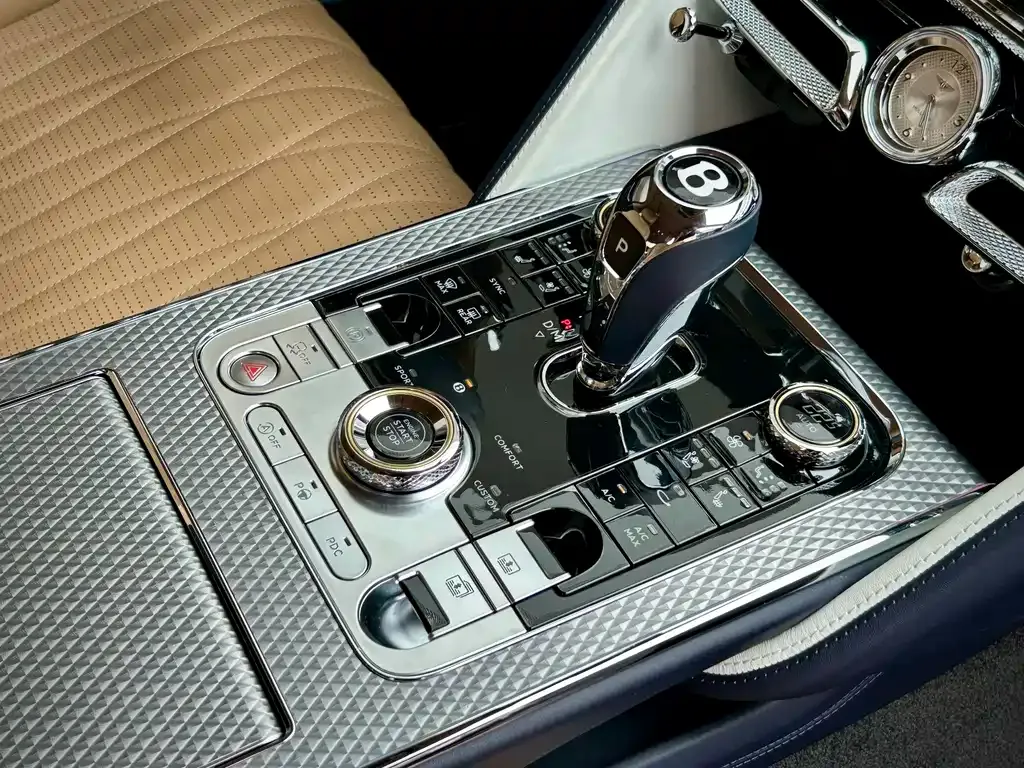 Bentley Flying Spur — фото 7