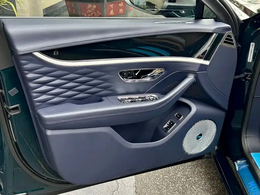 Bentley Flying Spur — фото 5