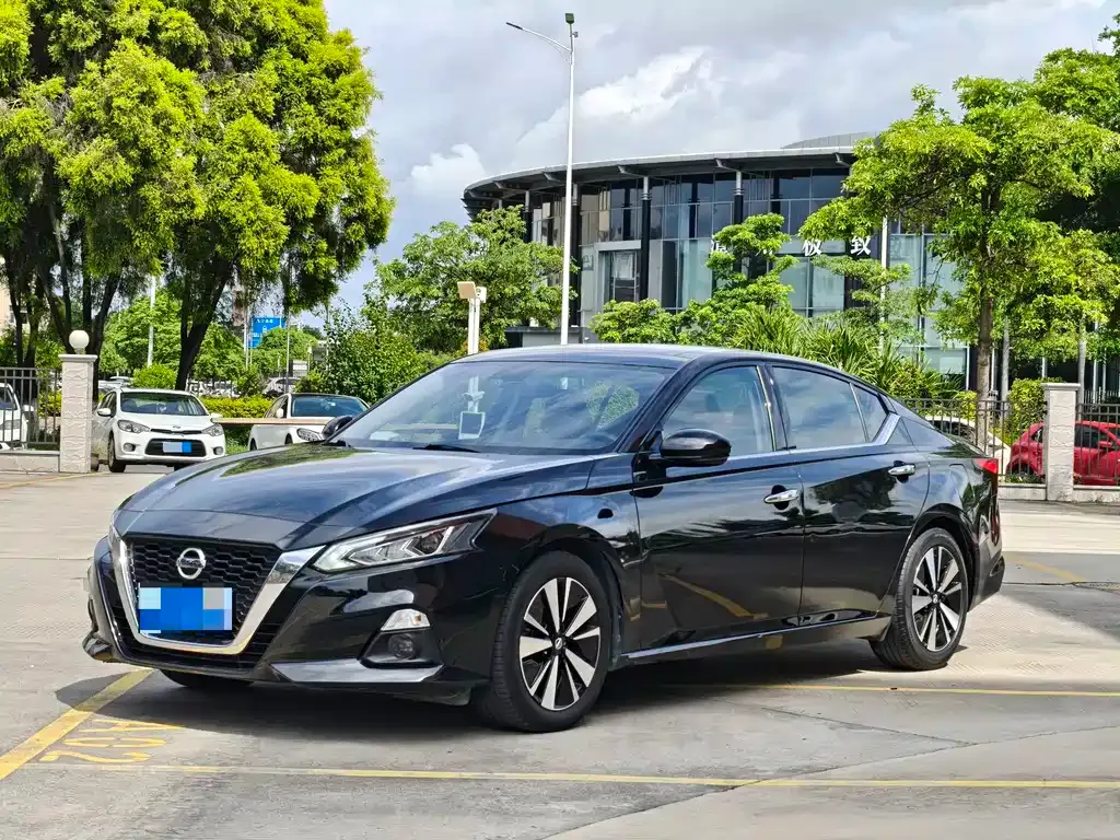 Nissan Teana — фото 1