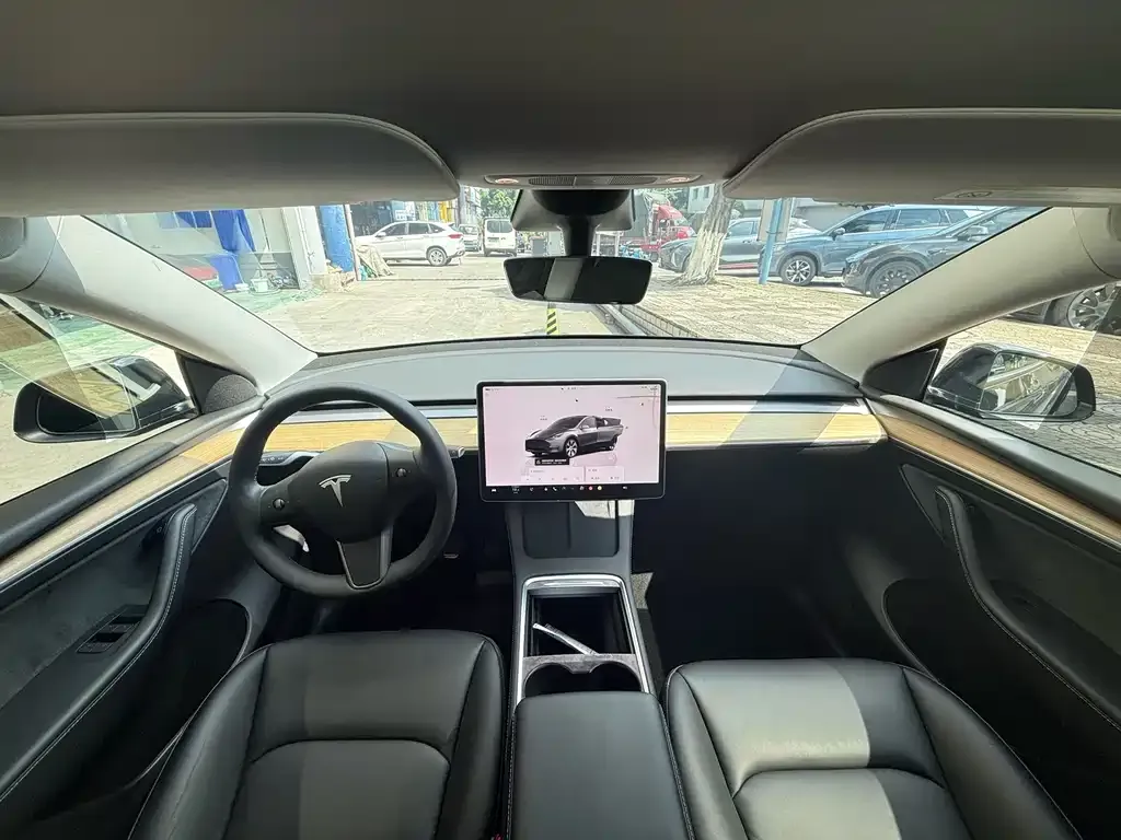 Tesla Model Y — фото 5