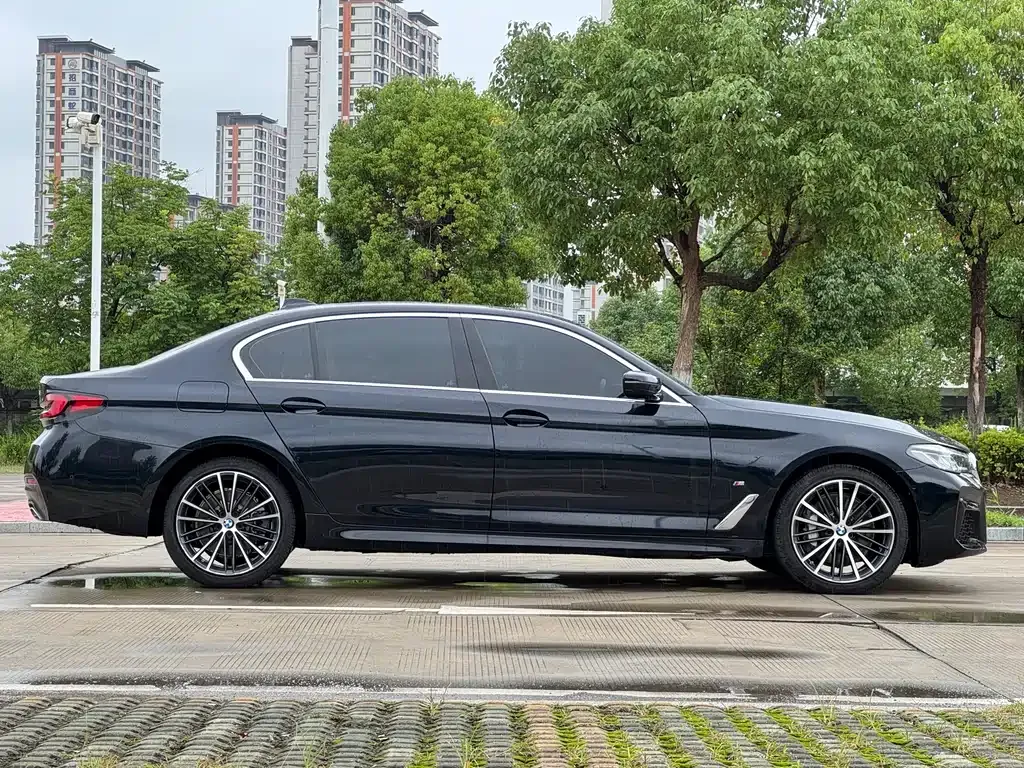 BMW 5 Series — фото 10