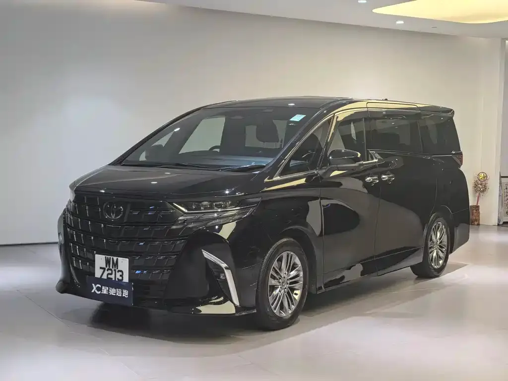 Toyota Alphard — фото 1