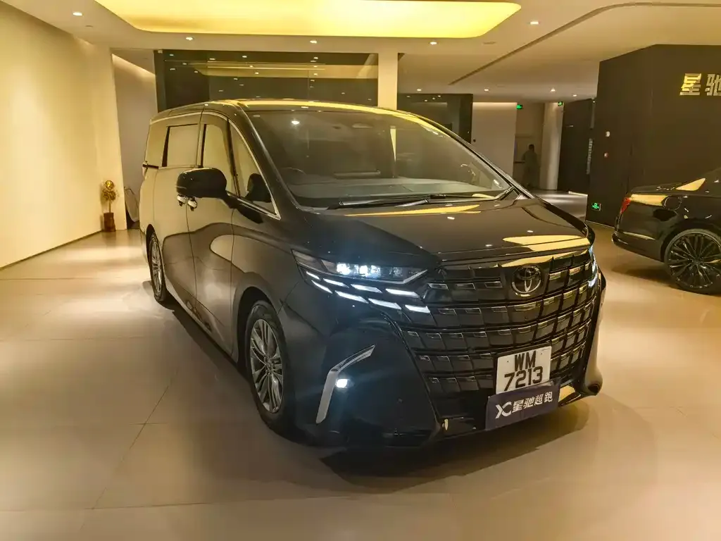 Toyota Alphard — фото 8