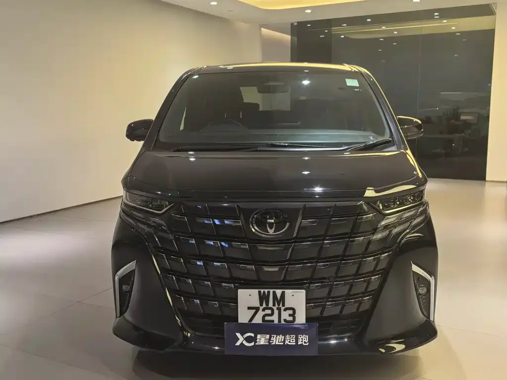 Toyota Alphard — фото 9