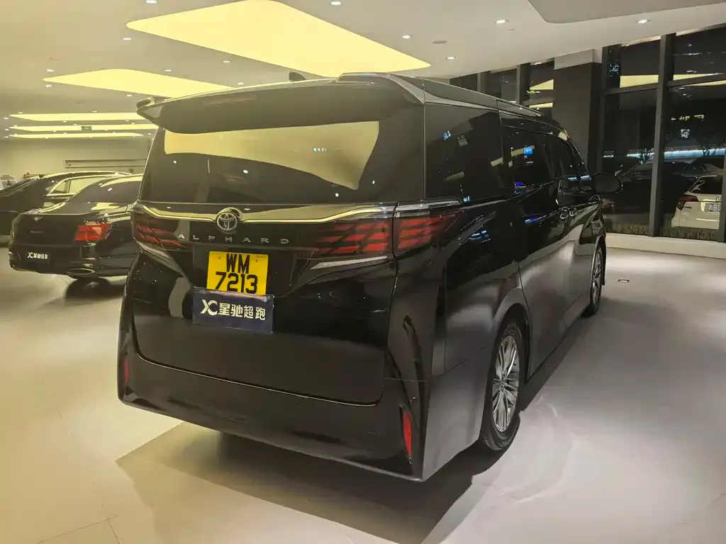 Toyota Alphard — фото 3