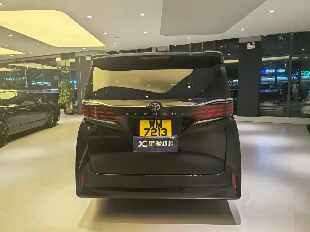 Toyota Alphard — фото 6